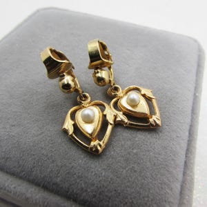 May include: A rustic wooden sign with the text "Welcome to our porch" in white lettering. The sign features a distressed finish and a simple, inviting design, perfect for outdoor decor.