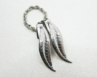 Vintage 1950s Leaf Cardigan Sweater Guard- Silver Tone Collar Clip Chain Clasp- Costume Jewelry