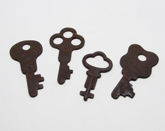 Authentic Antique Early 1900s Skeleton Key Lot, Cute Little Tiny Flat Rusty Aged Steel Metal Keys, Old Vintage Bulk Keys for Crafts Jewelry