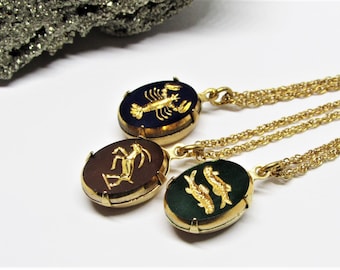 Vintage 1970s Astrology Necklace, Glass Pendant, Zodiac Sign Jewelry, Capricorn Aquarius Pisces Aries Gemini Cancer Virgo Libra Sagittarius