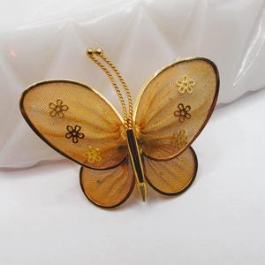 Pretty Butterfly Brooch, Gold Mesh Vintage Pin, Bug Jewelry, Insect Brooches for Women, 1970s Flower Power Hippie Festival Jewelry Girl Gift