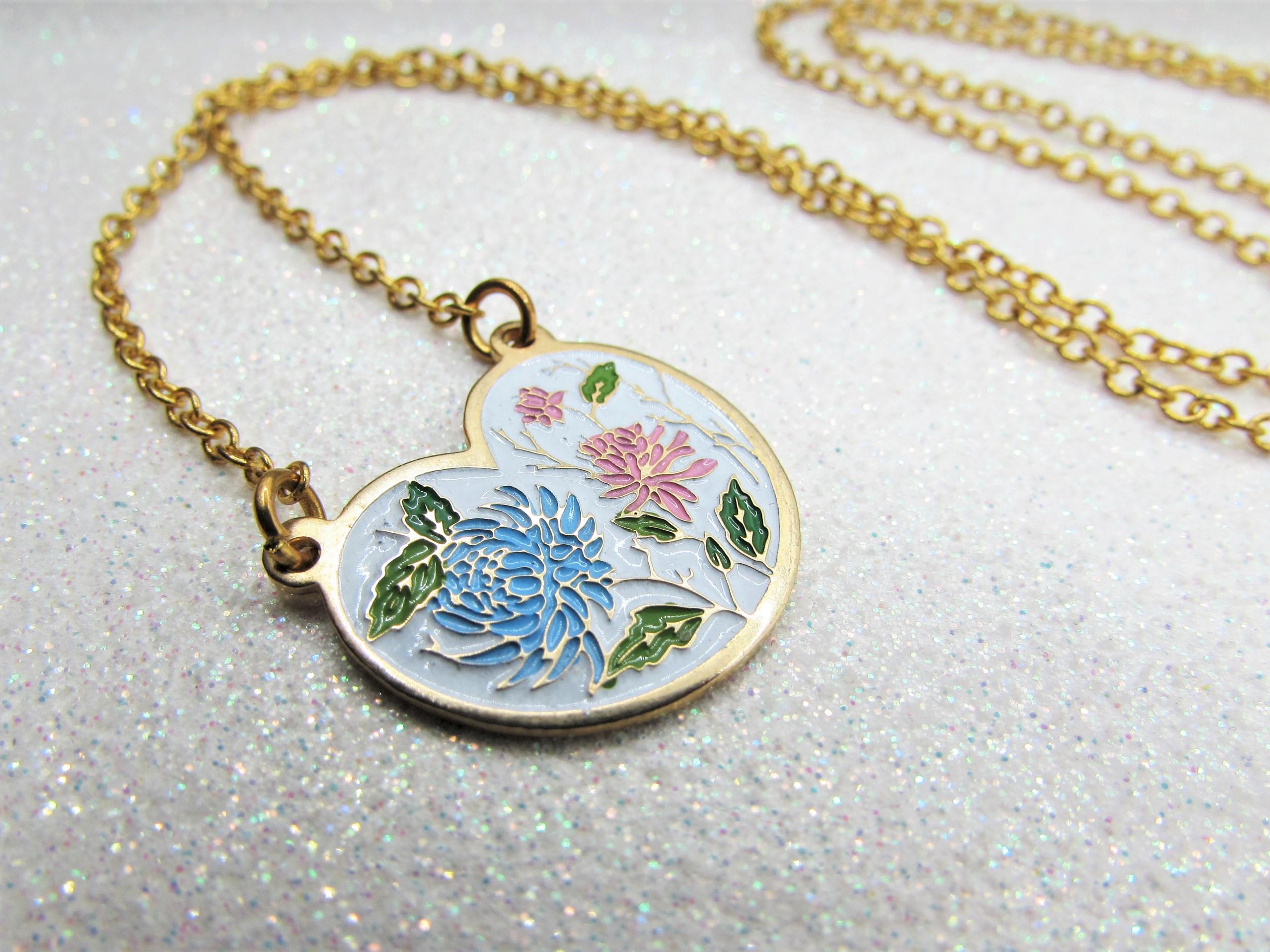 Vintage Pink & Blue Mum Flower Necklace- Romantic White 