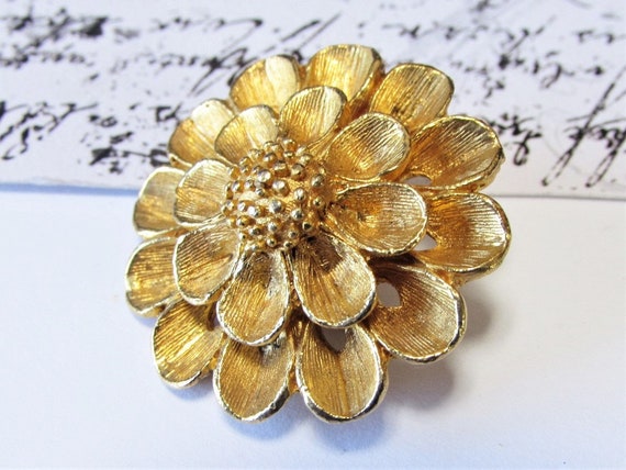 Vintage Gold Flower Lingerie Clip, Pretty Metal F… - image 3