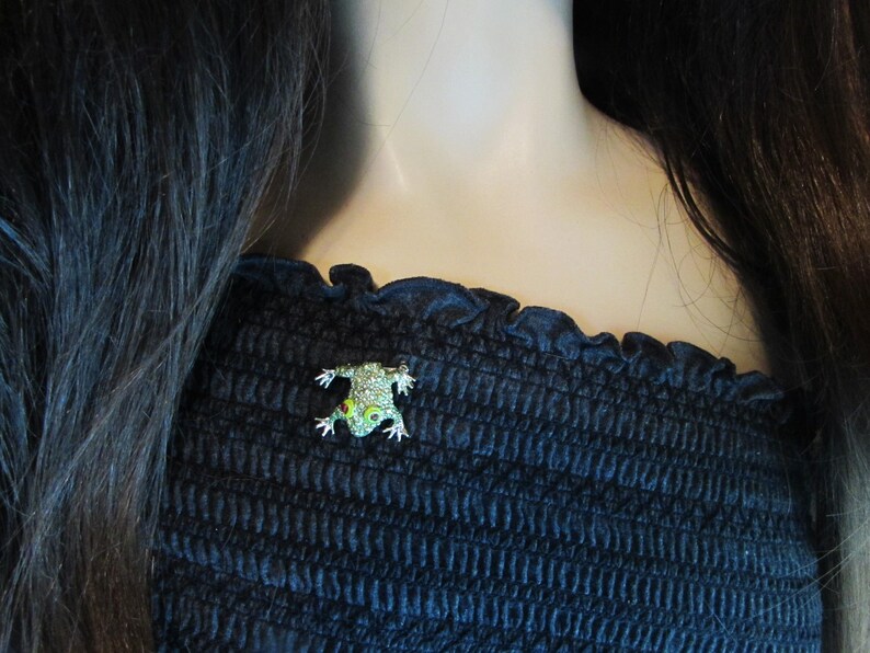 Vintage 1960s Little Frog Brooch, Green Enamel & Gold Plated Animal Pin- MCM Figural Jewelry image 8
