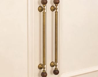 Tirador de armario de nogal y bronce antiguo, tirador de armario de madera y latón.