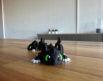 Pequeno dragão noturno articulado – Design flexível com olhos brilhantes
