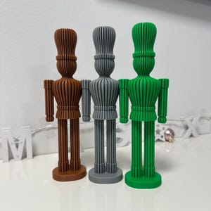 Figura de Cascanueces: Estilo Japandi Moderno - Decoración Navideña Minimalista