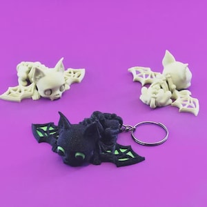 Flexible 3D-printed bat – posable bat figurine & keychain | Gift for fantasy fans