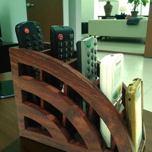 4 Slot Hölzernen Fernbedienung Organizer Palisander Schreibtisch Caddy | Holzwappen