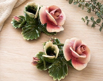 Vintage keramische roze roos taps toelopende kandelaars paar Capodimonte-stijl bloemen