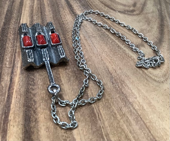 Red Glass Brutalist Abstract Pendant Necklace - image 5