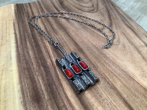 Red Glass Brutalist Abstract Pendant Necklace - image 4