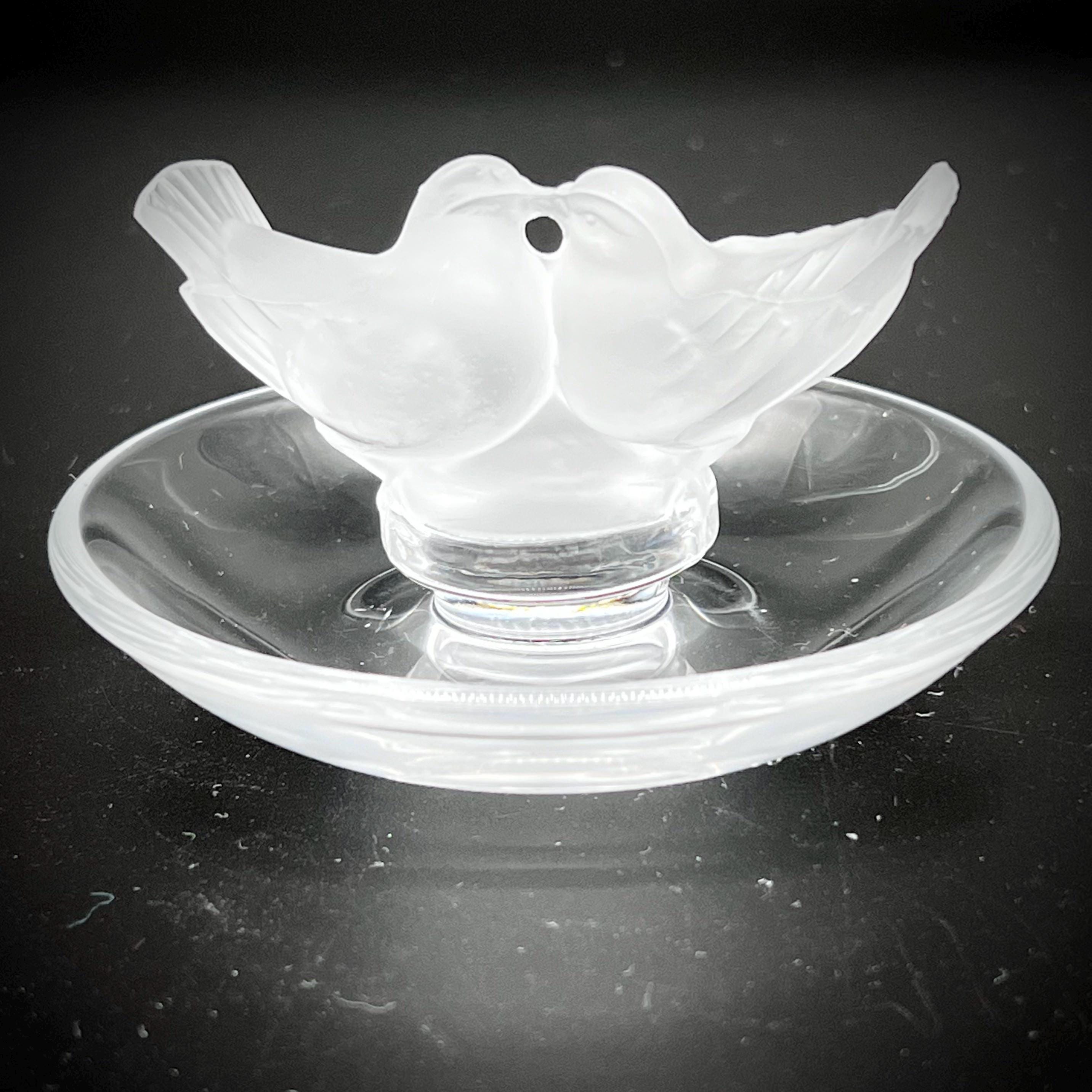 Coupe / Plat en cristal opalescent R. Lalique - modèle Asters n°5 - 1935 - Arts de la table Coupe / Plat en cristal opalescent R. Lalique - modèle Asters n°5 - 1935 - Arts de la table