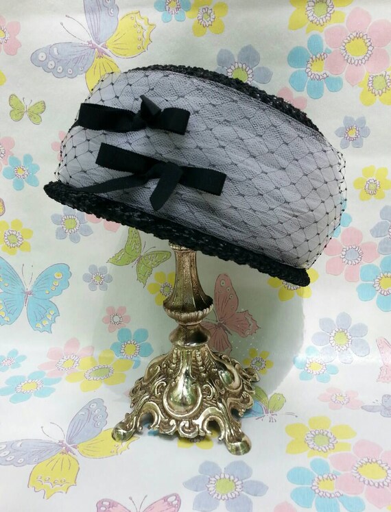 Vintage 1960s Pillbox Hat Black And White Straw T… - image 2