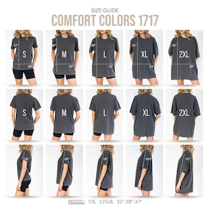 Puede incluir: Gu&iacute;a de tallas para camisetas Comfort Colors 1717. La imagen muestra m&uacute;ltiples vistas de las camisetas en tallas S, M, L, XL y 2XL. Las medidas se proporcionan en pulgadas, con conversiones a cm para cada talla, incluyendo pecho, largo y largo de manga. La modelo mide 5'8, 125LB, con medidas de 35"-28"-37".