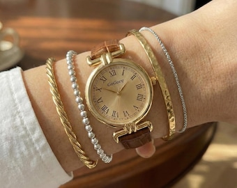 Vintage women's quartz watch in antique bronze | Brown leather strap | Elegant retro Roman numeral wristwatch