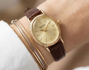 Vintage Oval Women's Watch – Gold Roman Numeral Dial, Faux Leather