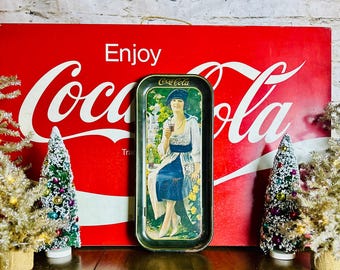 Bandeja para servir Coca-Cola con mujer bebiendo Coca-Cola, bandeja retro publicitaria de refrescos, decoración de cocina de Coca-Cola, bandeja de bar, expositor de pared - Vintage