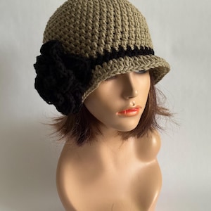 Crochet 20's style Cloche Hat - TAUPE / BLACK