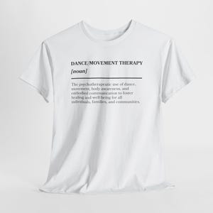 Camiseta con la definición de danza/terapia del movimiento (blanco y negro) imagen 15