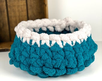 Handmade Crochet Small Pet Bed Chunky Chenille Cozy Coccoon for Small Cat or Dog Animal Bedding