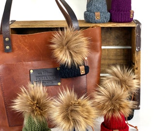 Ornament minimuts: acrylbeanie met pompon van imitatiebont