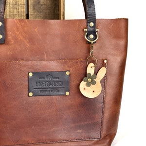Kleiner Hasen Geldbeutel Anhänger: Blumen Taschenclip