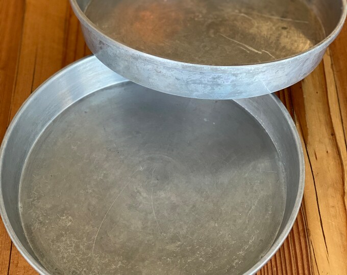 Vintage Mirro 1169 9 Round Aluminum Cake Pan Set of 2 Baking Cooking