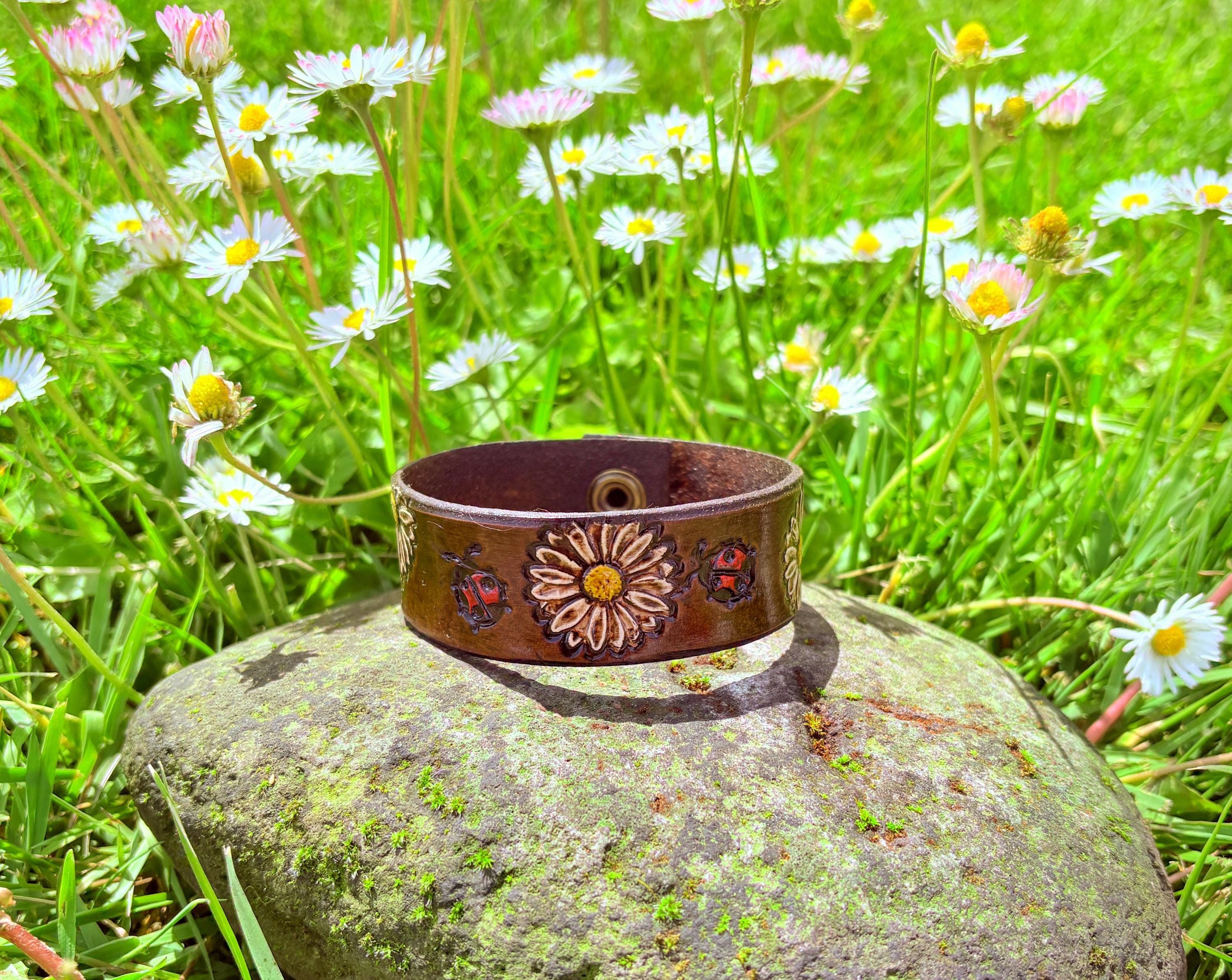 Botanical design bracelet バングル Hand Stamped Leather Cuff Bracelet: Honey Bee, Daisy, Ladybug