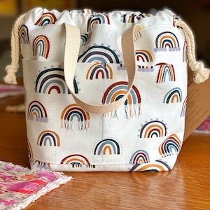 Regenbogen Makramee Projekttasche: Boho Duck Canvas Stricktasche