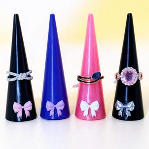 Soporte para anillos con forma de cono impreso en 3D / Organizador de exhibición de joyas, colores personalizados.