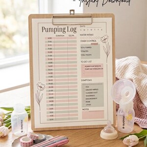 Puede incluir: Un portapapeles de madera con una hoja de "Pumping Log", un sacaleches y biberones. El registro incluye franjas horarias, ingesta de agua y seguimiento de síntomas. El texto "Minimalist Pumping Log - Instant Download" está en la parte superior.