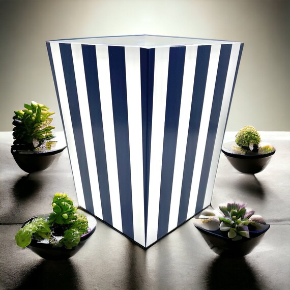Cubo de basura azul 2025