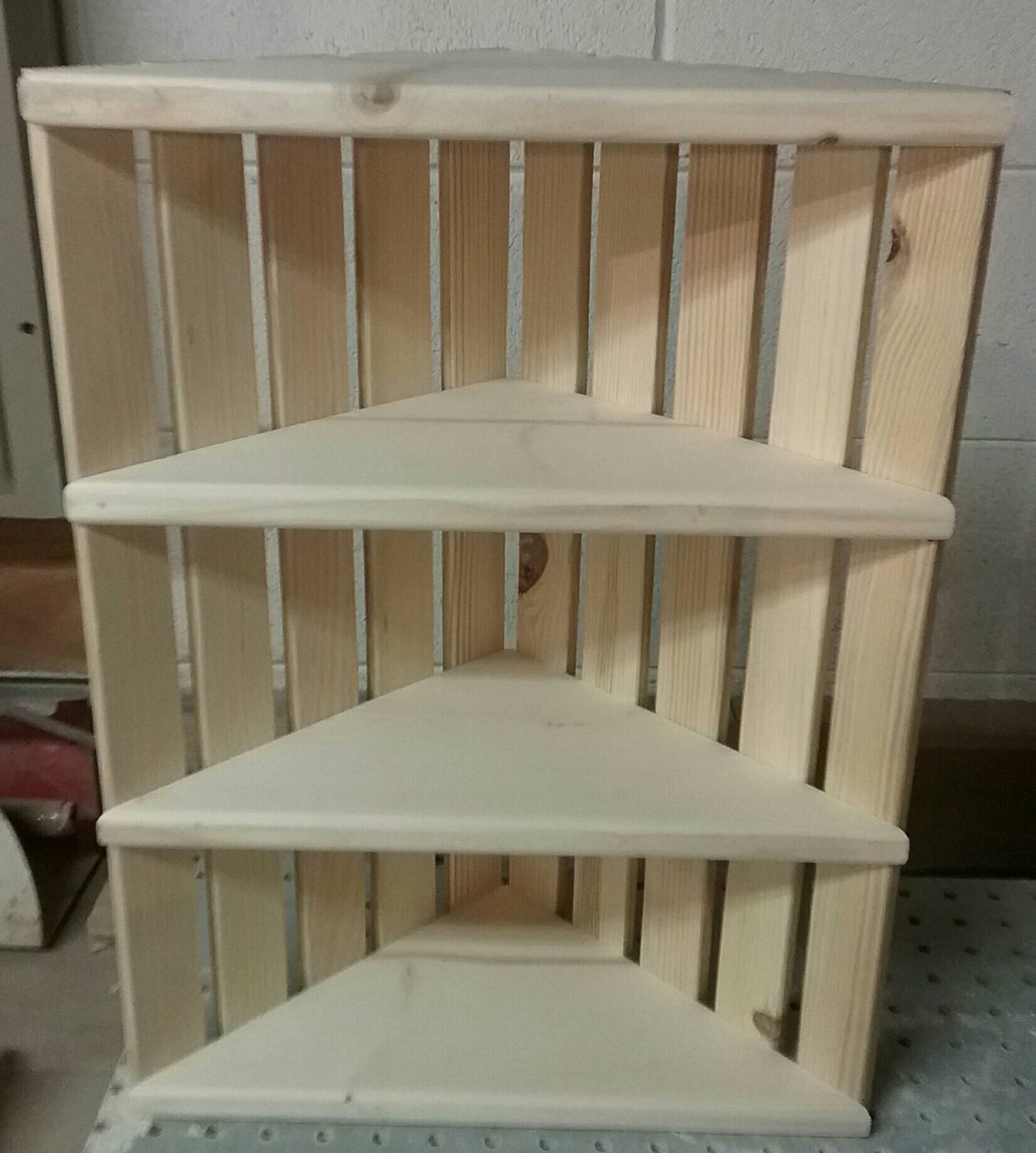 Short Corner Bookcase / Simple and convenient, this corner bookcase display case is a perfect storage and display solution for your.