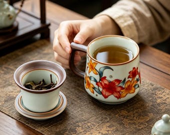 Elegante taza de té de cerámica con diseño de lirios, juego de taza con colador extraíble, diseño tradicional para separar el té, regalo de cumpleaños único para ella/él.