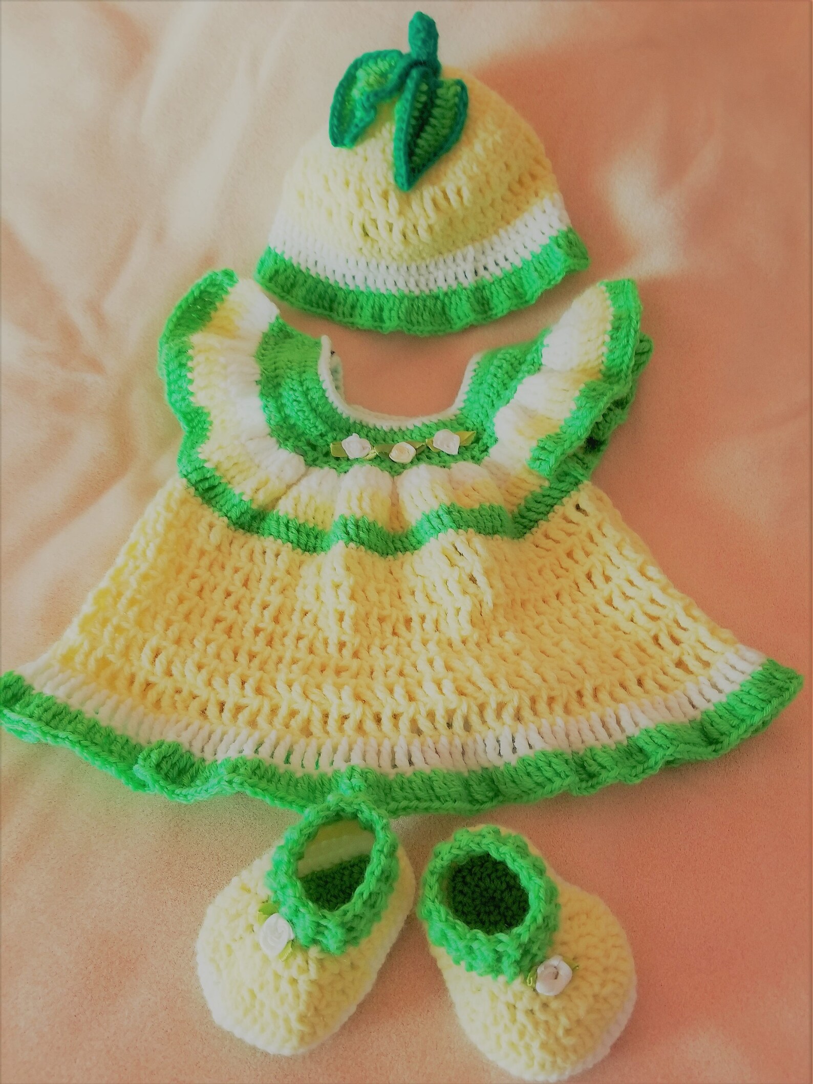 Handmade Baby Crochet Dress, Hat and Booties Set 03 Month. Lemon Set