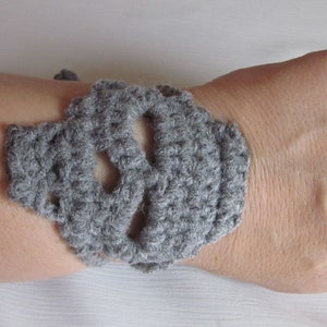 Crochet Cuff Bracelet with Skull, You choose the colors image 3