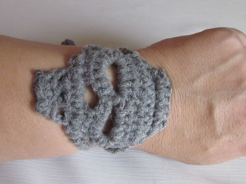 Crochet Cuff Bracelet with Skull, You choose the colors image 3