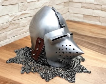Elmo bacinetto medievale con teschio di bufalo, cavaliere con faccia da maiale, fatto a mano, in acciaio indossabile per cosplay, LARP e collezionisti