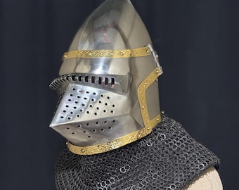 手作りのスチール製バシネット豚顔チェーンメイルヘルメット中世騎士の鎧真鍮トリム付き