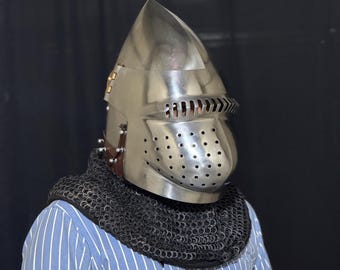 Casco bascinete medieval con cota de malla, armadura de caballero gótico