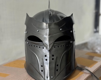 Casco medieval de caballero oscuro, armadura gótica de acero, casco de guerrero para usar, regalo para disfraz de LARP/cosplay
