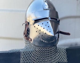 Bascinet medieval Aventail Casco con cara de cerdo, cota de malla y acolchado. Casco de armadura de caballero ponible.