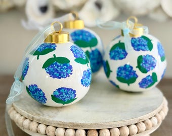Handgeschilderde kerstornament hortensia – Cape Cod Coastal Decor