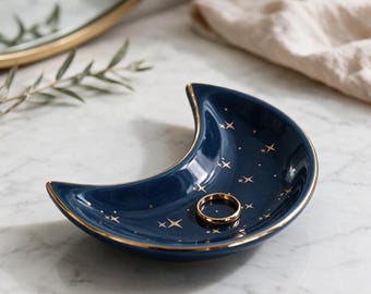 Talerzyk na pierścionki z motywem księżyca, ceramiczna tacka na biżuterię w kształcie półksiężyca, stojak na pierścionki z motywem gwiazd, prezent astrologiczny dla niej, prezent urodzinowy dla druhny na Boże Narodzenie