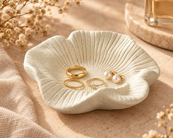 Plat à bijoux en céramique organique, vide-poches minimaliste, porte-bagues fleuri, décoration Wabi Sabi, cadeau pour elle