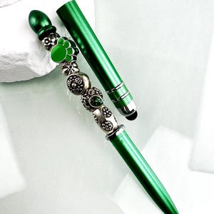 Handmade Green Stylus Pen with Paw Charm – Beaded Ballpoint Pen with Silver Beads for Touchscreen Devices & Gifts