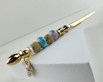 Tagliacarte con perline e mini ciondolo pendente • Elegante tagliacarte con perline dorate • Idea regalo unica nel suo genere • Sacchetto regalo nero GRATUITO