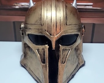 Statuetta in miniatura da 3 pollici dell'elmo dell'Armaiolo da The Mandalorian