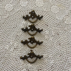 Vintage drawer pulls – ornate Grungy brass - set a 4set a four